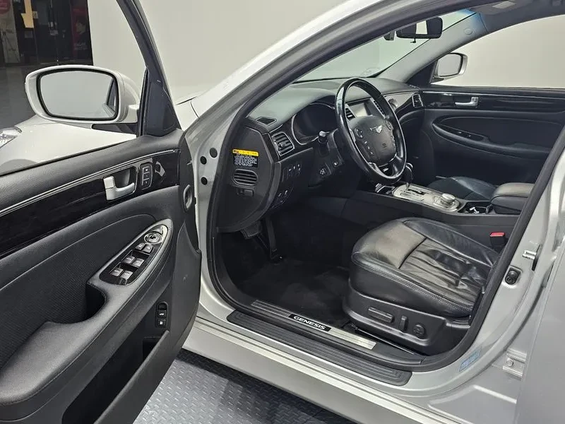 Hyundai Genesis 3.3, снимка 10 - Автомобили и джипове - 54618148
