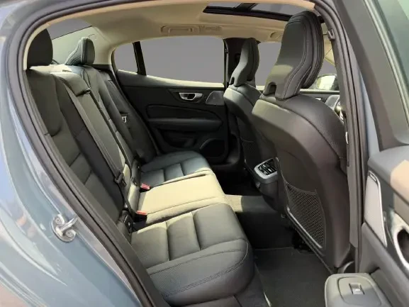 Volvo S60 B5 AWD = Ultimate Dark = �������� | Mobile.bg � ����������� 10