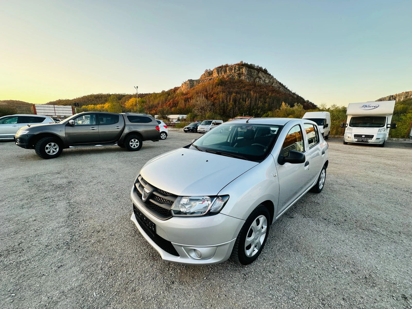 Dacia Sandero 1.2i КАТО НОВА - изображение 7