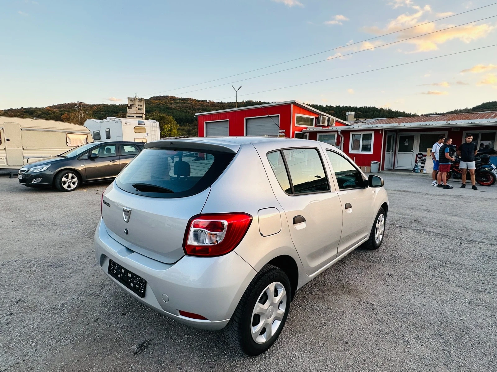 Dacia Sandero 1.2i КАТО НОВА - изображение 3