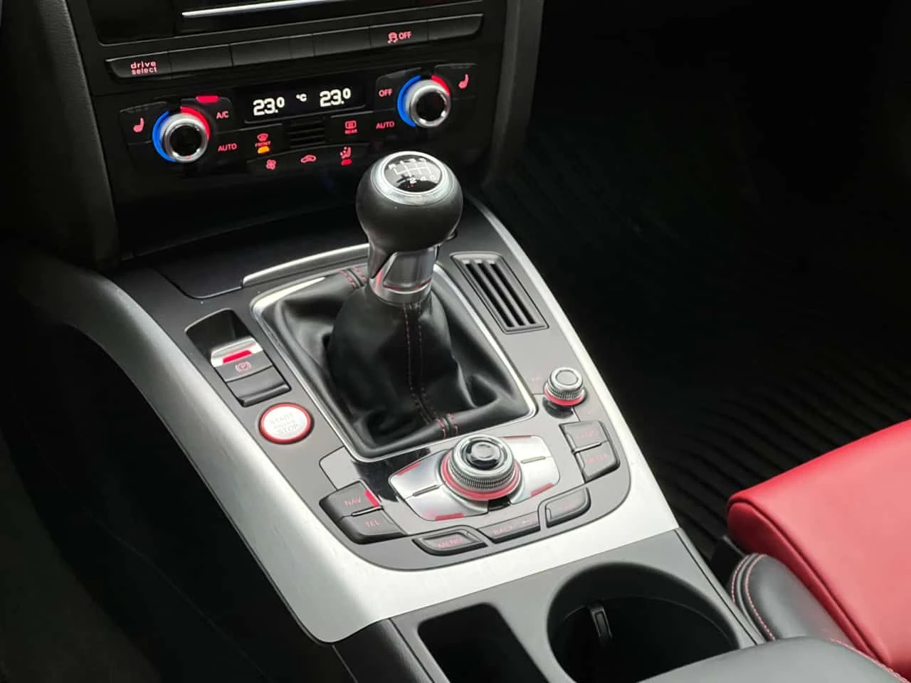 Audi S5 Progressiv| ШИБЕДАХ| 2 КЛЮЧА+ ГУМИ С ДЖАНТИ| CRFX, снимка 14 - Автомобили и джипове - 53880182