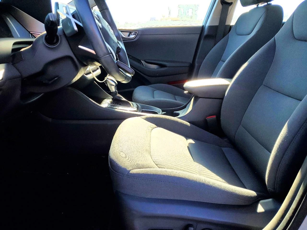 Hyundai Ioniq 1.6l Hybrid Se, снимка 7 - Автомобили и джипове - 54235192