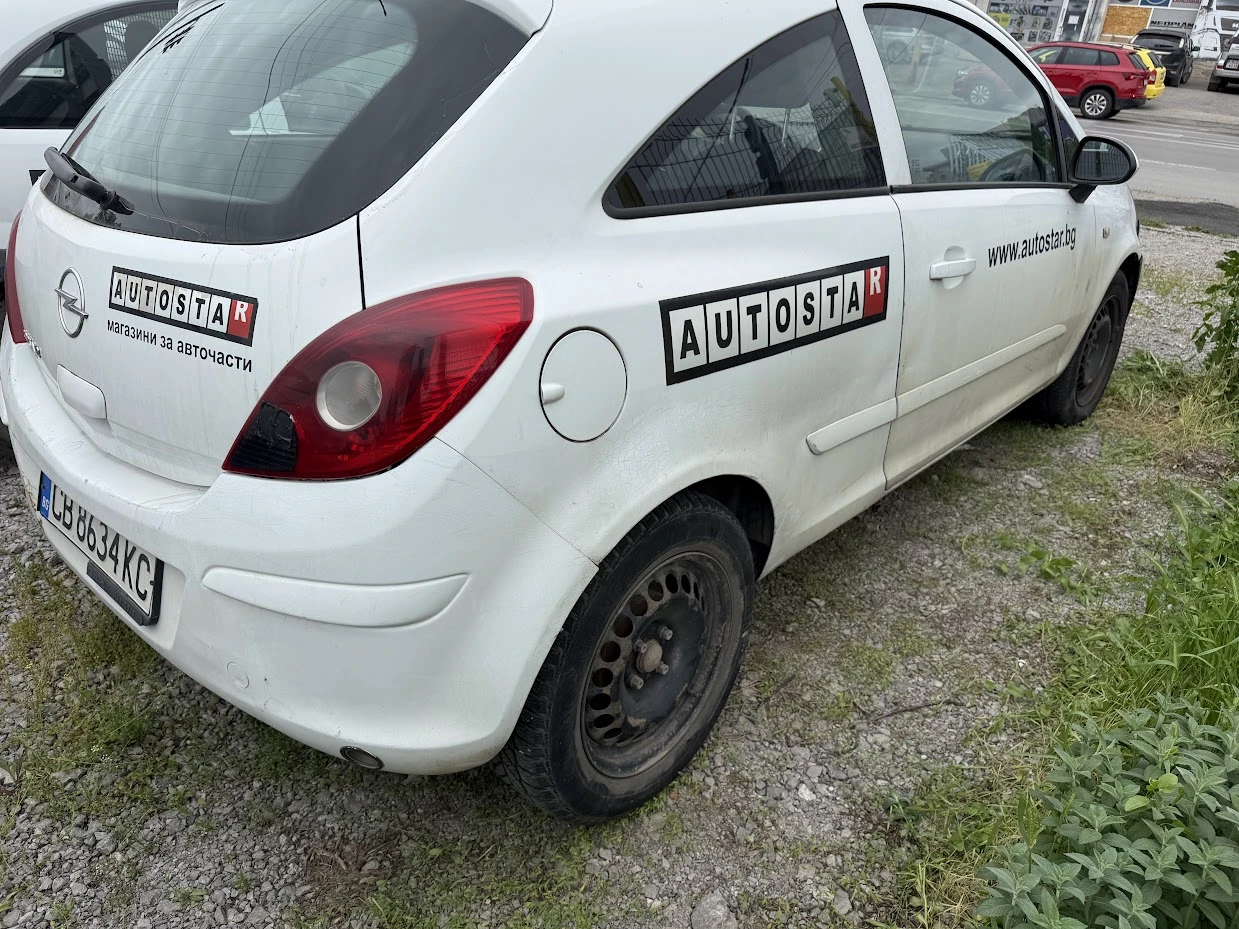 Opel Corsa за ремонт-изхвърля вода, снимка 3 - Автомобили и джипове - 54554590