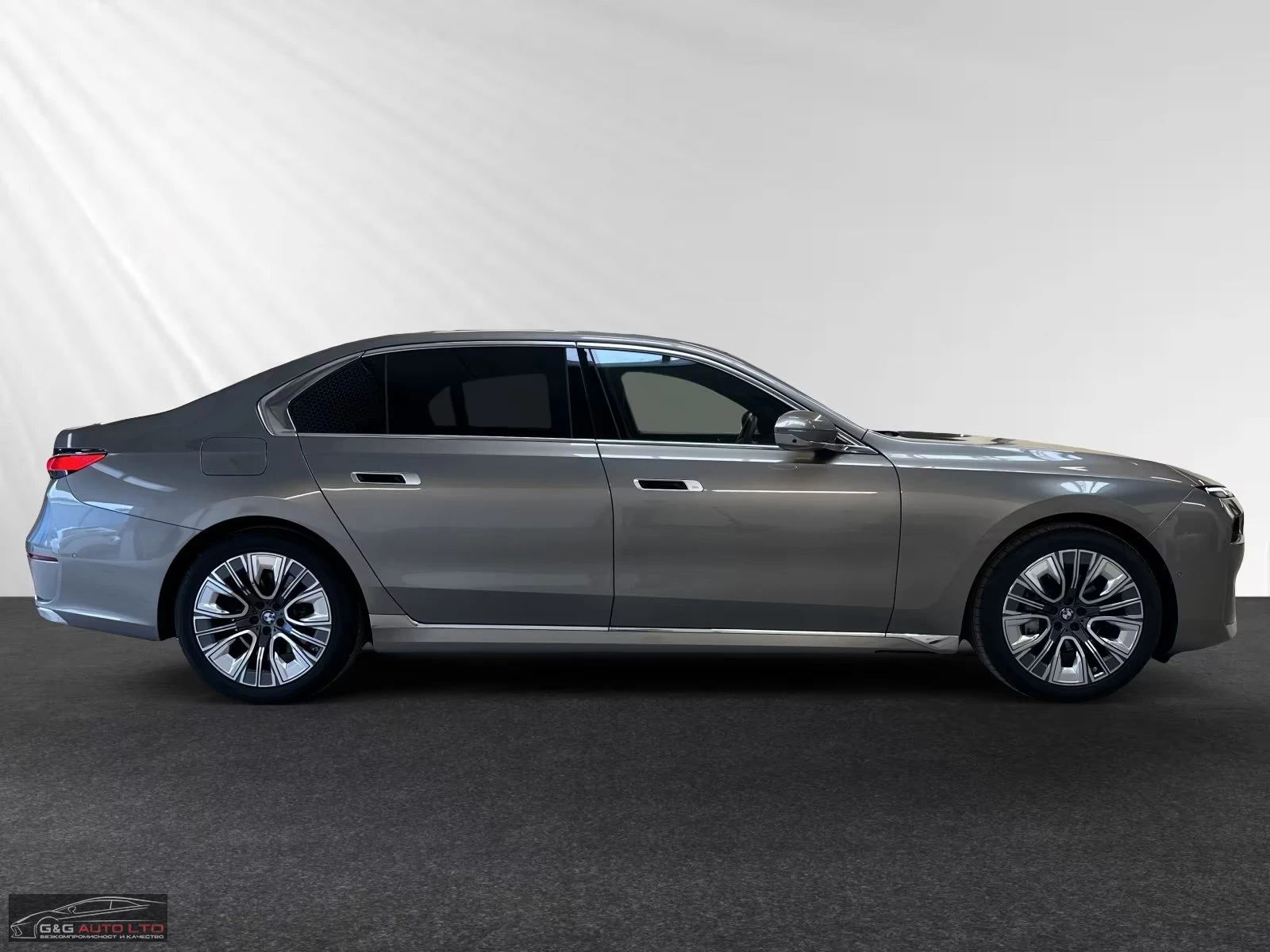 BMW 740 xDRIVE/299HP/360/B&W/HUD/PANO/ACC/587z, снимка 3 - Автомобили и джипове - 55258109
