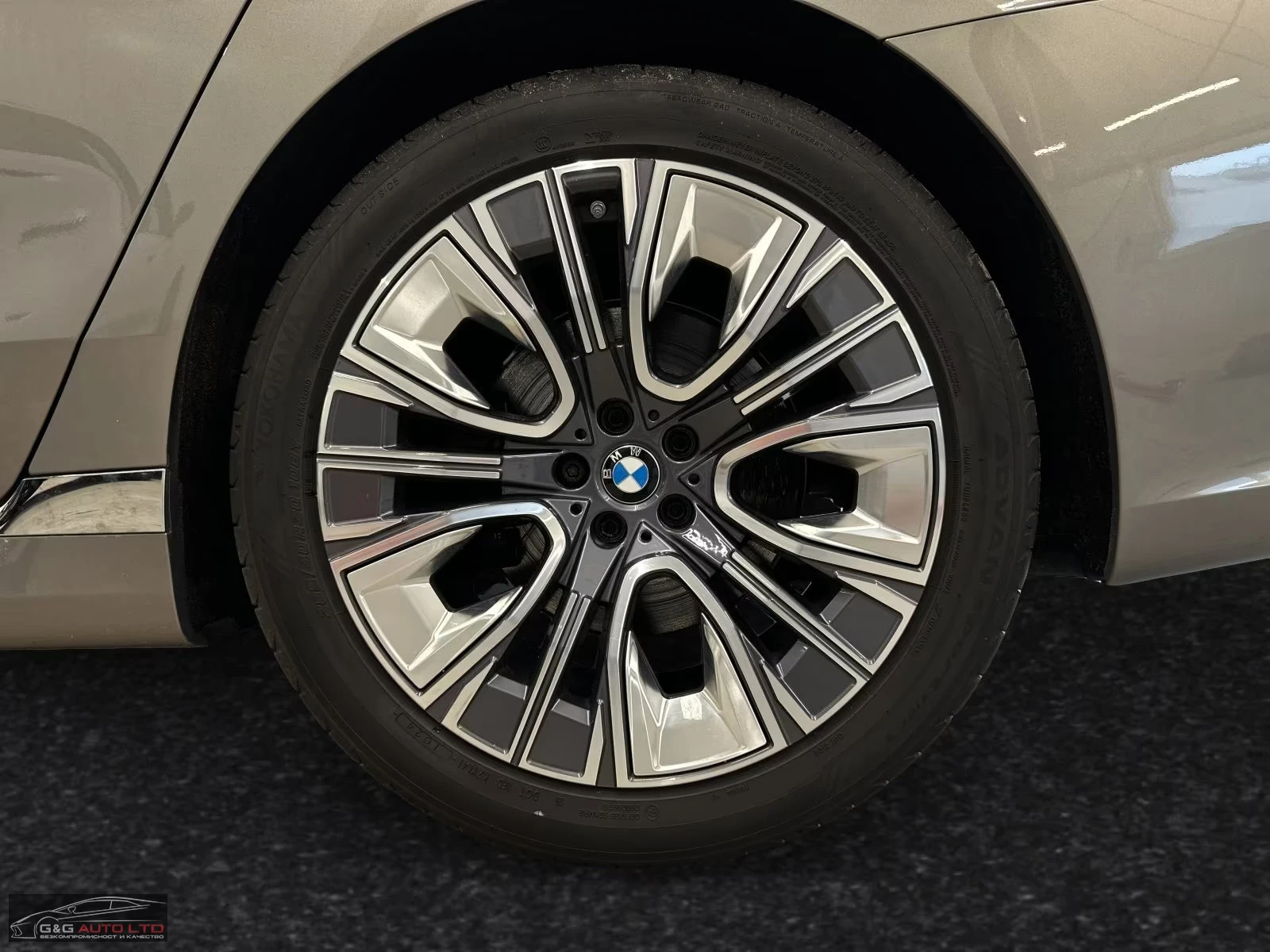 BMW 740 xDRIVE/299HP/360/B&W/HUD/PANO/ACC/587z, снимка 7 - Автомобили и джипове - 55258109