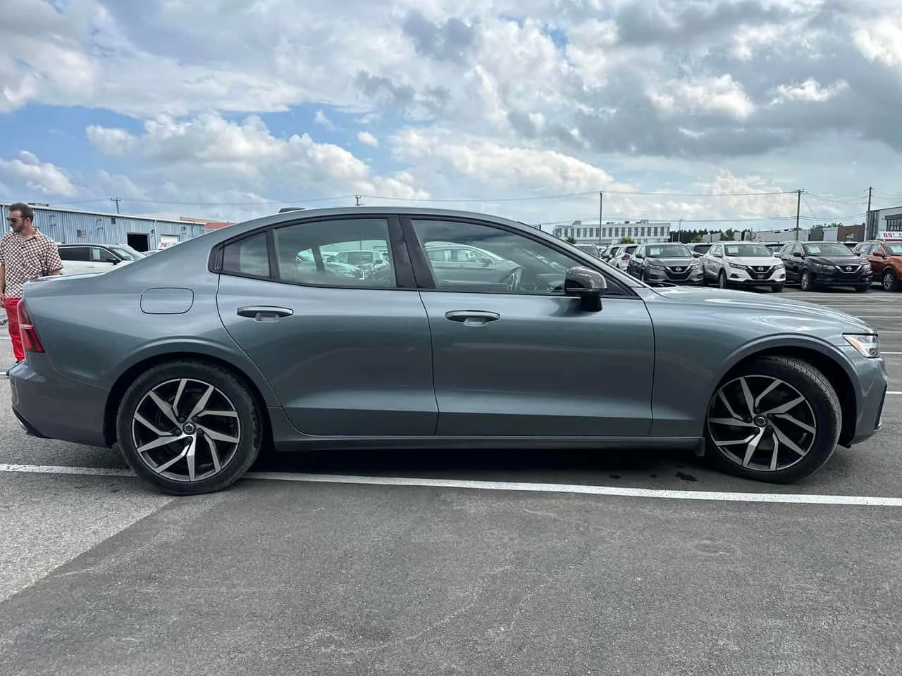 Volvo S60 * R Design * CARFAX * БЕЗ ПЪРВОНАЧАЛНА ВНОСКА, снимка 3 - Автомобили и джипове - 55387270