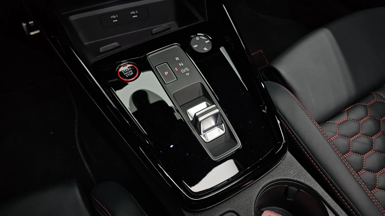Audi Rs3 HUD* BLIND SPOT* ЛЮК* КРАЙНА ЦЕНА, снимка 9 - Автомобили и джипове - 55413998