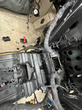 Audi Q7 3.0T Колата работи, след вандализъм по интериора - 12200 € / 23861.13 лв. - 34919703 9