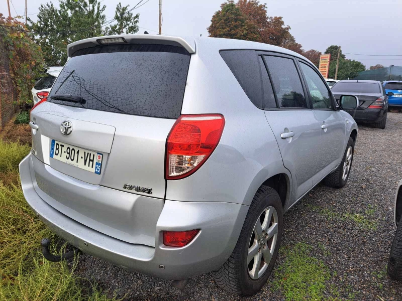 Toyota Rav4 2.2 D4D, снимка 3 - Автомобили и джипове - 47518701