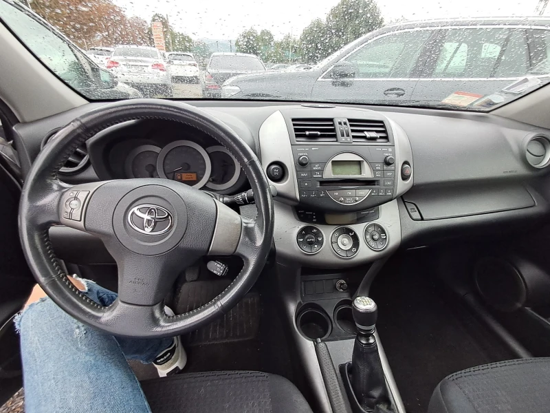 Toyota Rav4 2.2 D4D, снимка 6 - Автомобили и джипове - 47518701