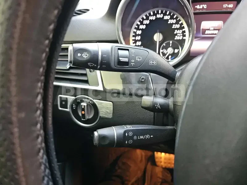 Mercedes-Benz ML 350 4matic | PANO | ОБДУХВАНЕ | TV | ПОДГРЕВ | ТЕХНОТЕ, снимка 13 - Автомобили и джипове - 54224630