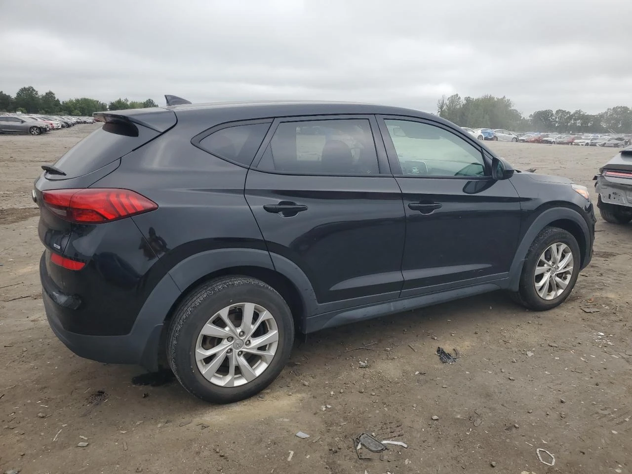 Hyundai Tucson 2.0* SE* ПЕРФЕКТНА* РЕАЛНИ КМ! - изображение 4