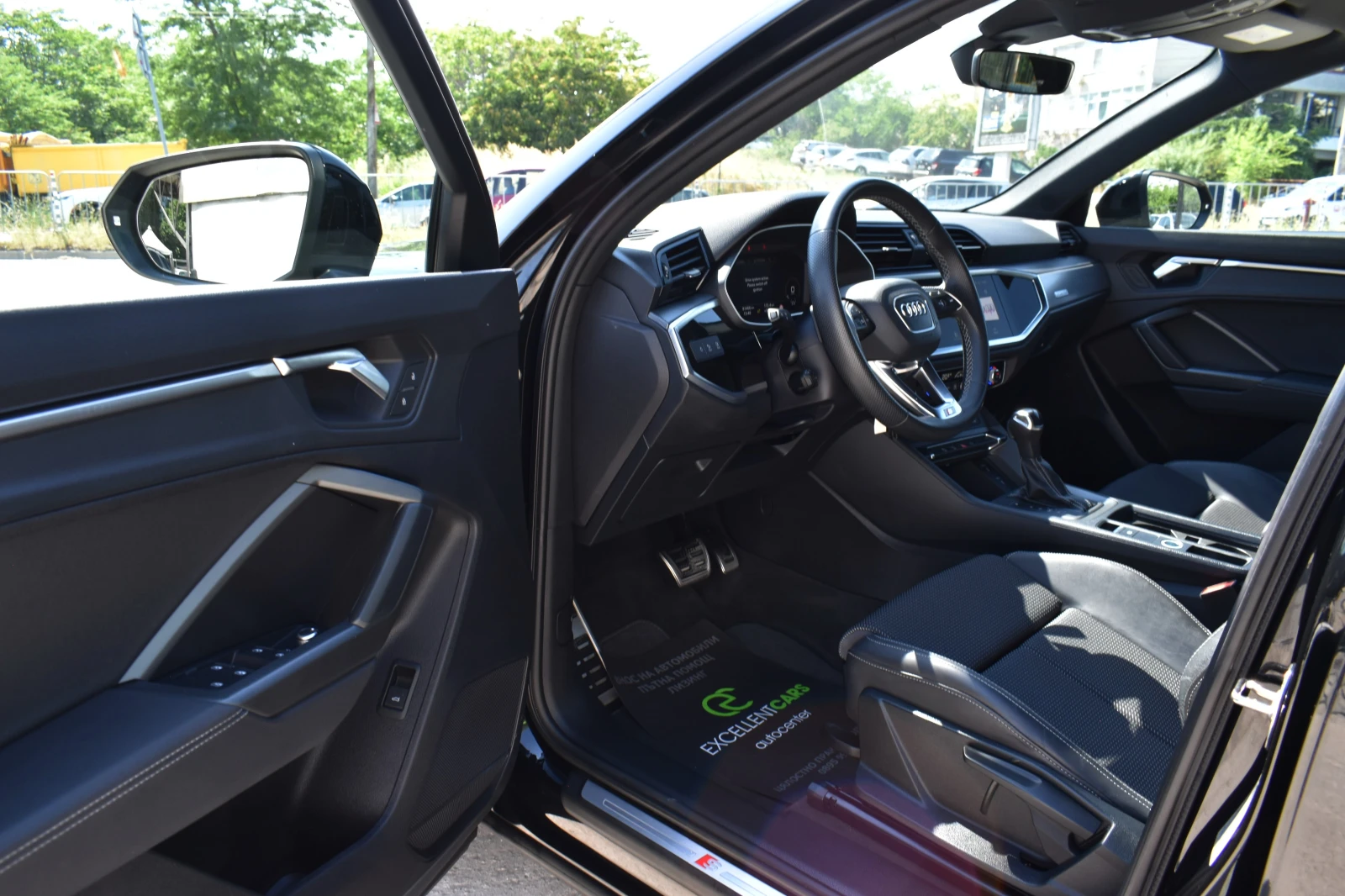 Audi Q3 2.0TDI* 200H.P* 3xS-LINE* DISSTRONIC* LINE_ASSIST*, снимка 9 - Автомобили и джипове - 55099227