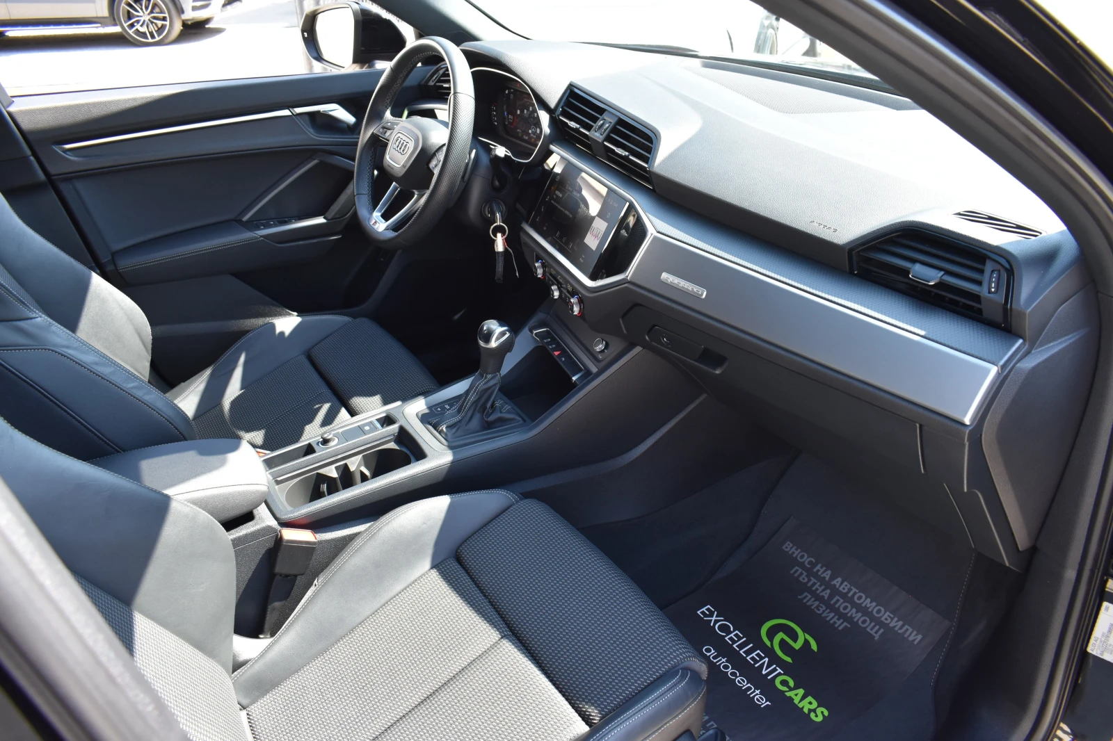 Audi Q3 2.0TDI* 200H.P* 3xS-LINE* DISSTRONIC* LINE_ASSIST*, снимка 13 - Автомобили и джипове - 55099227