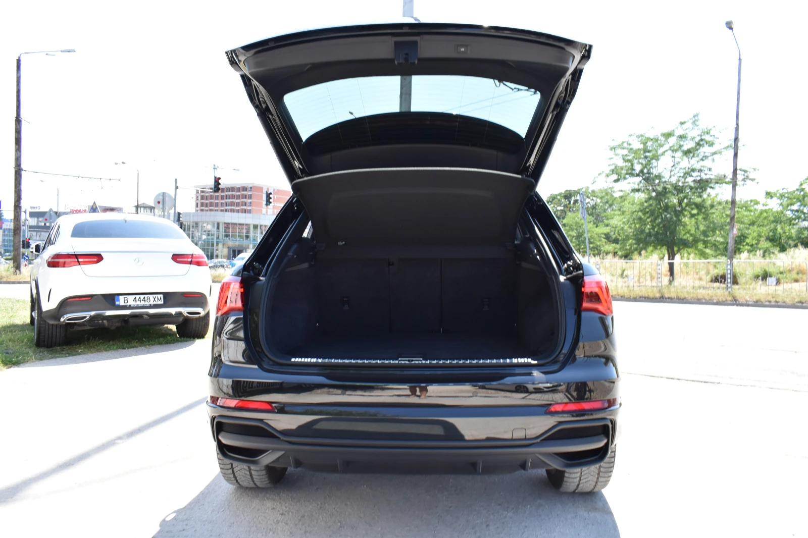 Audi Q3 2.0TDI* 200H.P* 3xS-LINE* DISSTRONIC* LINE_ASSIST*, снимка 8 - Автомобили и джипове - 55099227
