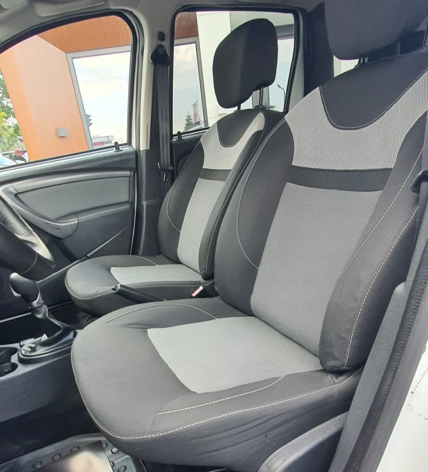 Dacia Duster 1.5DCI 110cv Автоматик Euro6B, снимка 9 - Автомобили и джипове - 55539407