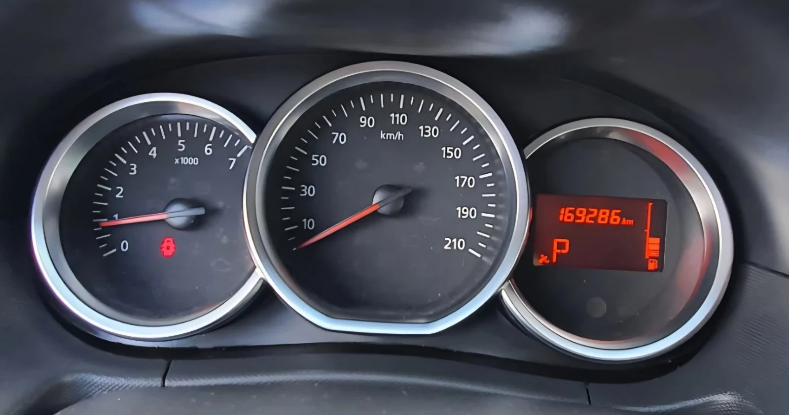 Dacia Duster 1.5DCI 110cv Автоматик Euro6B, снимка 11 - Автомобили и джипове - 55539407