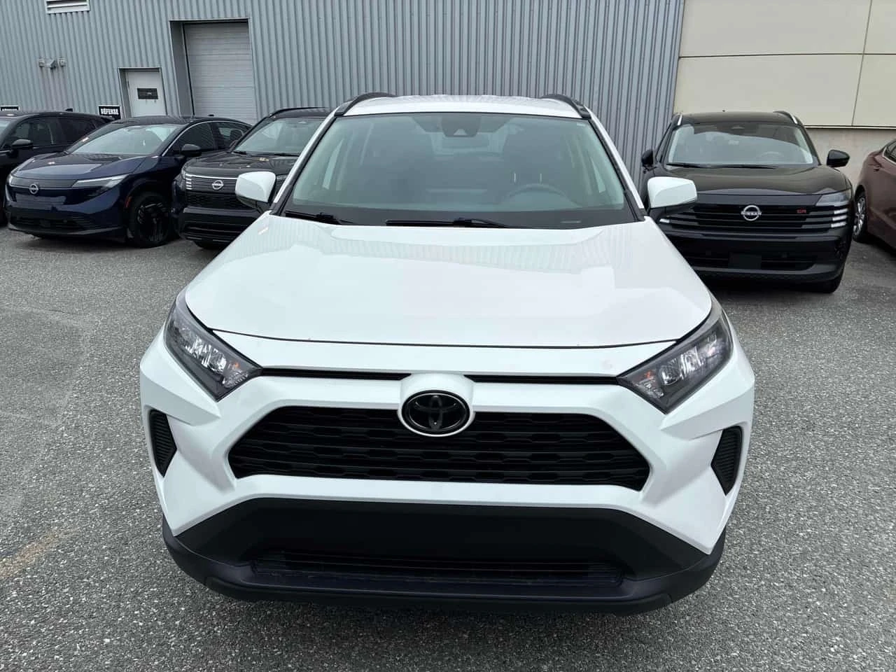 Toyota Rav4 * LE * АВТОКРЕДИТ * ГЛАВНО ПРЕДСТАВИТЕЛСТВО, снимка 2 - Автомобили и джипове - 56181151