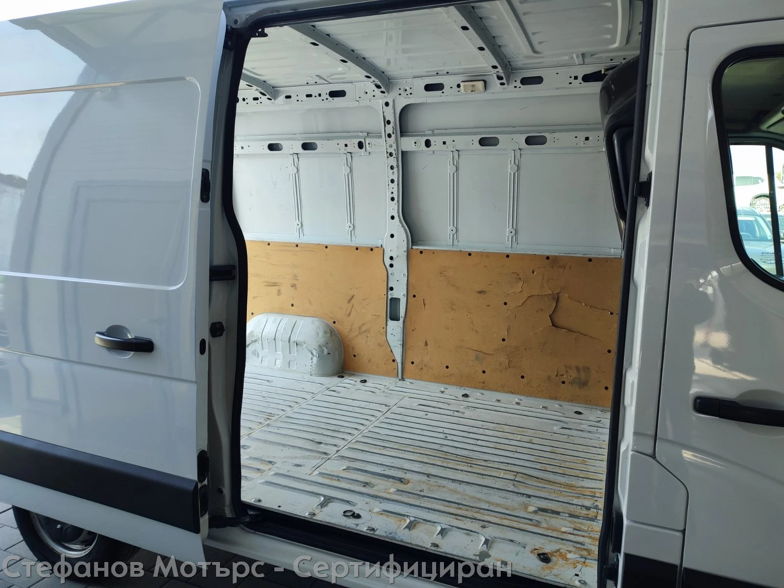 Renault Master Furgon Life L2H2 2.3dCi (135hp) MT6, снимка 12 - Бусове и автобуси - 53909285