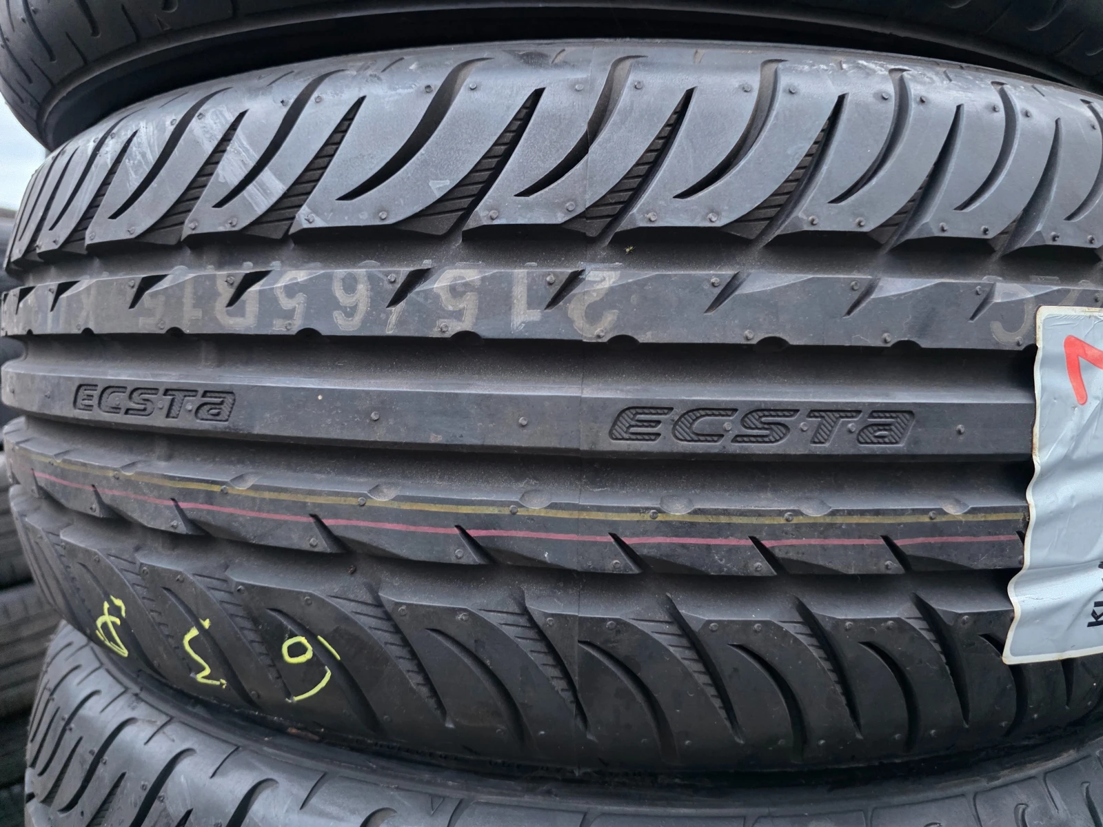 Гуми Летни 215/65R15, снимка 4 - Гуми и джанти - 53980965