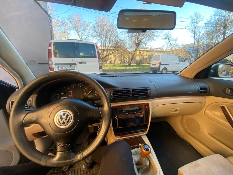 VW Passat, снимка 10 - Автомобили и джипове - 48099765