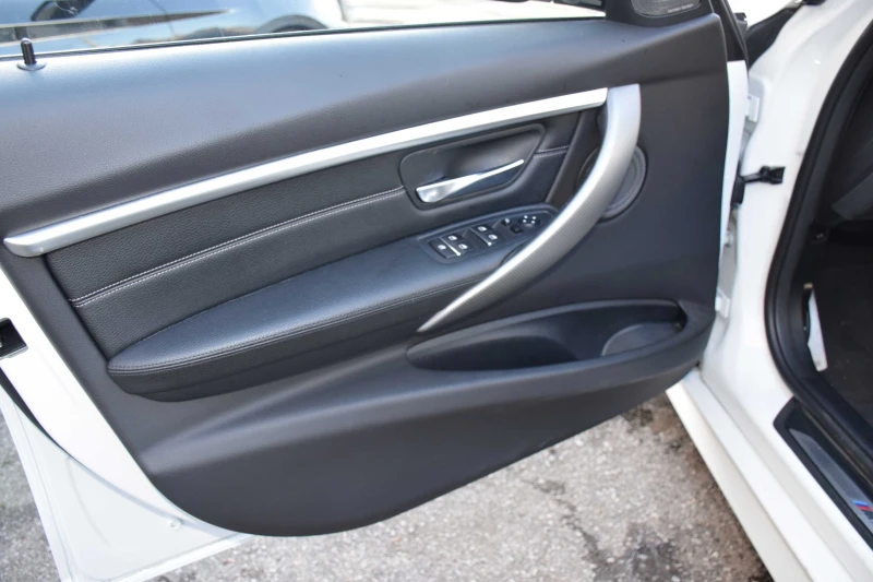 BMW 330 * * CARFAX * * АВТО КРЕДИТ * * , снимка 13 - Автомобили и джипове - 53459501