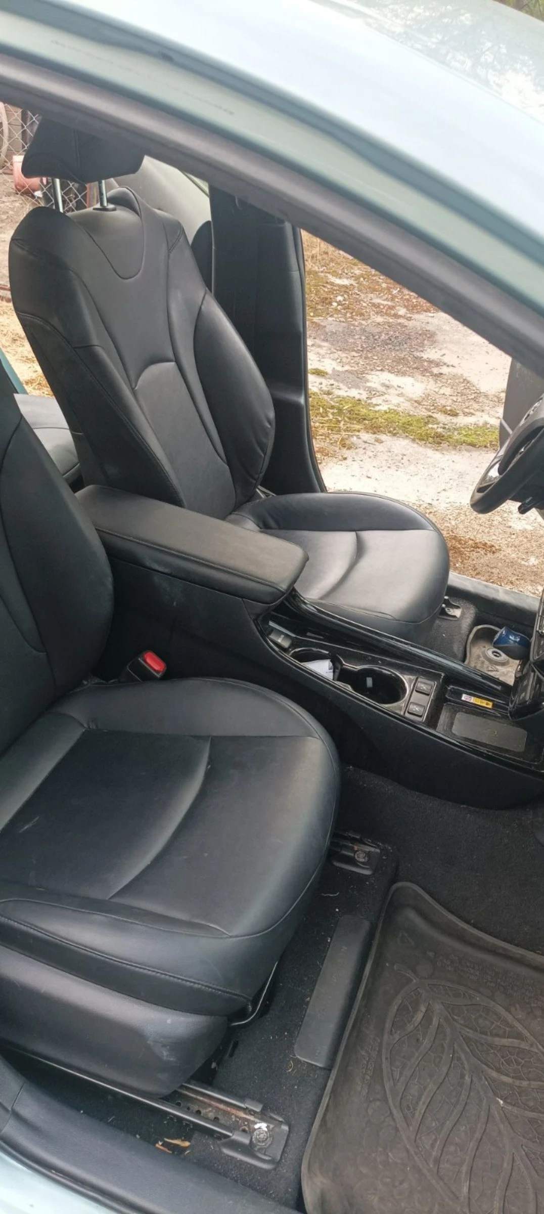 Toyota Prius 1.8i хибрид 4x4 - изображение 10