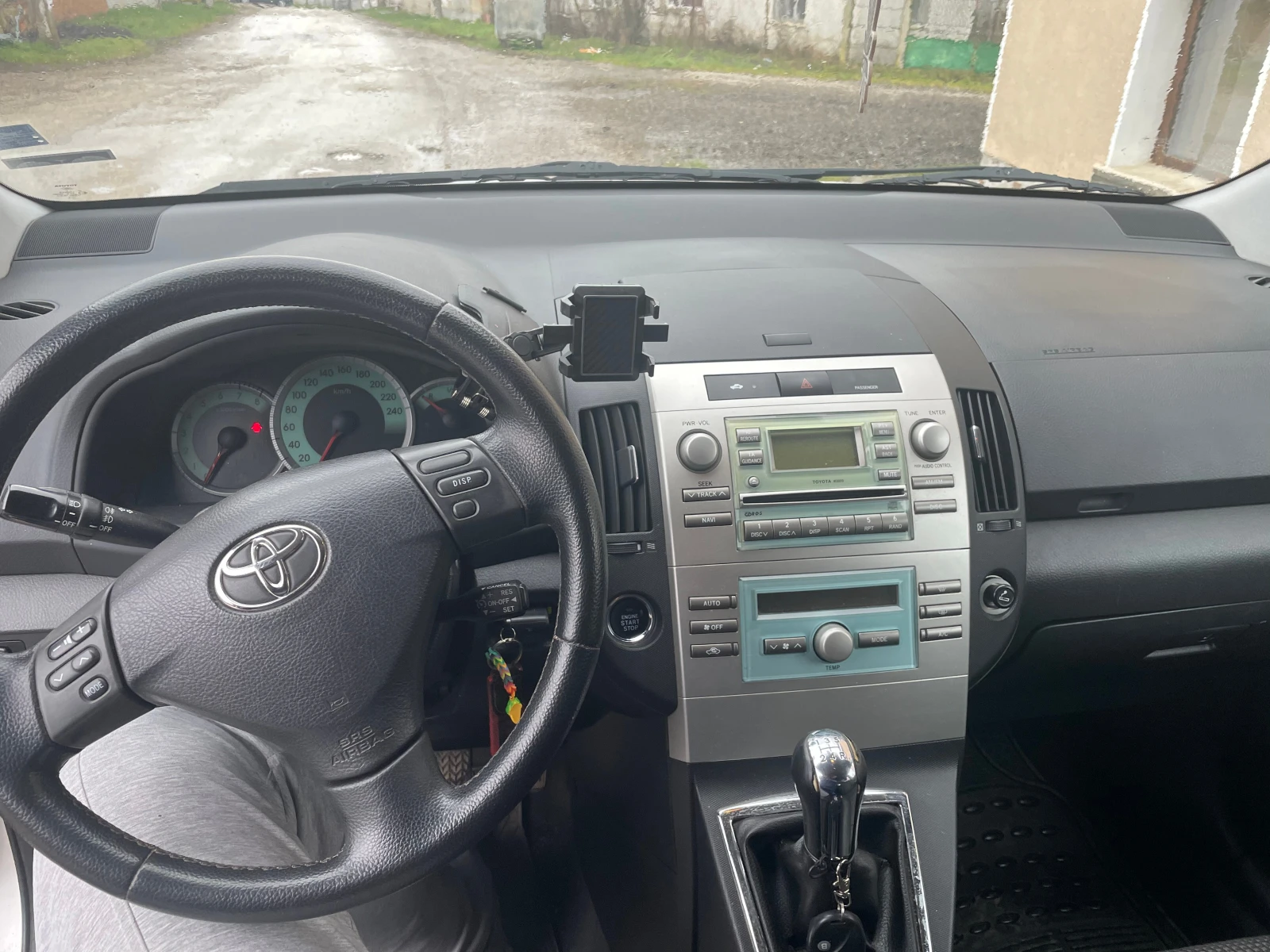 Toyota Corolla verso 1.8 VVTi, снимка 5 - Автомобили и джипове - 53933549