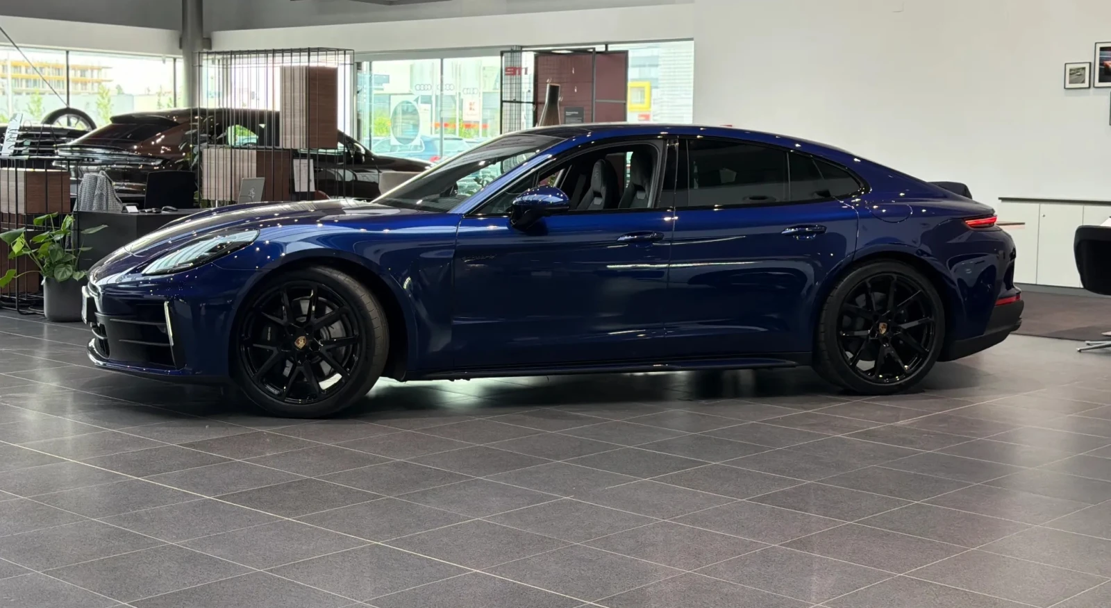 Porsche Panamera 4 E-Hybrud, снимка 4 - Автомобили и джипове - 54734478