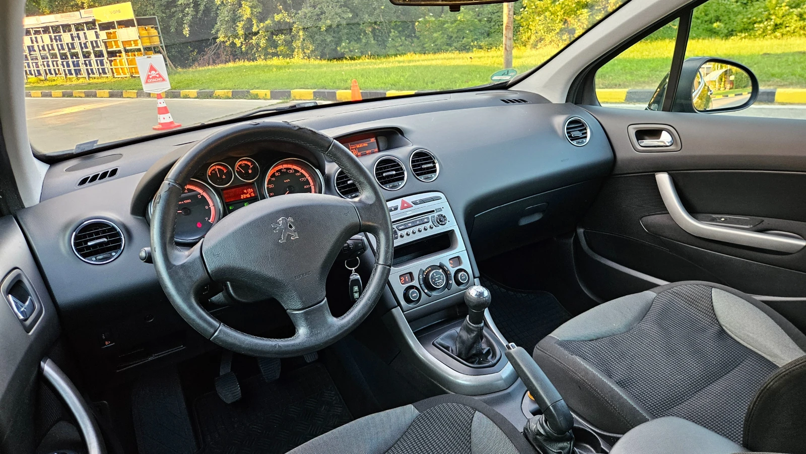 Peugeot 308 1.6 KLIMATRONIK/BENZIN, снимка 10 - Автомобили и джипове - 55681407