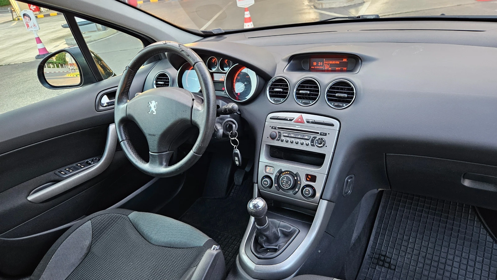 Peugeot 308 1.6 KLIMATRONIK/BENZIN, снимка 11 - Автомобили и джипове - 55681407