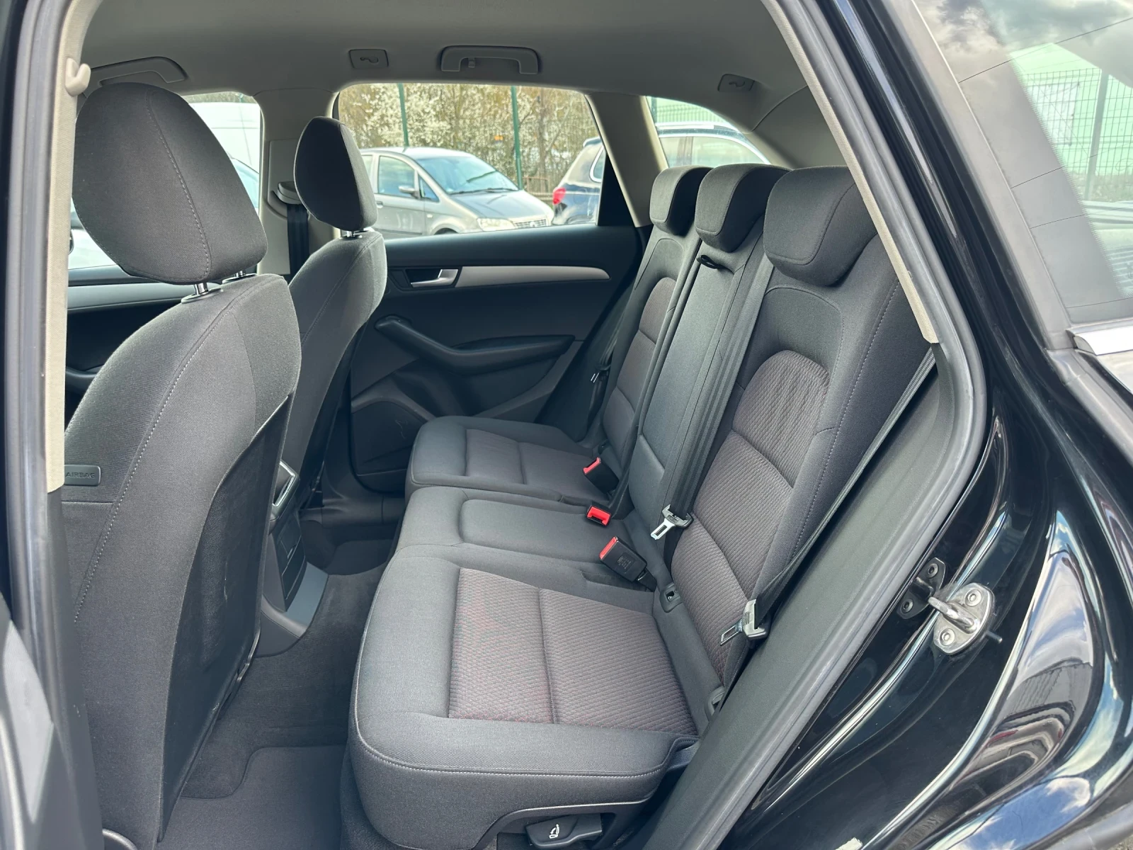 Audi Q5 2.0TDI-4x4-170к.с-ЛЕД-АВТОМАТИК, снимка 13 - Автомобили и джипове - 54022677