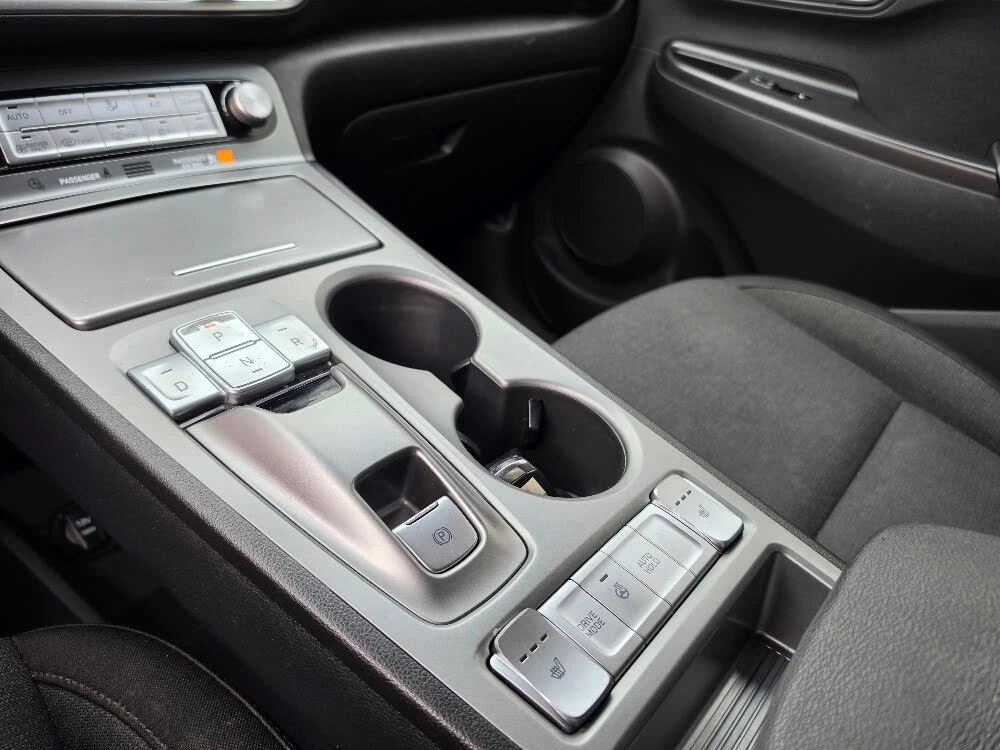 Hyundai Kona SE FWD* ПОДГРЕВ* КАМЕРА* КЕЙЛЕС* CARPLAY* LED, снимка 11 - Автомобили и джипове - 54238218