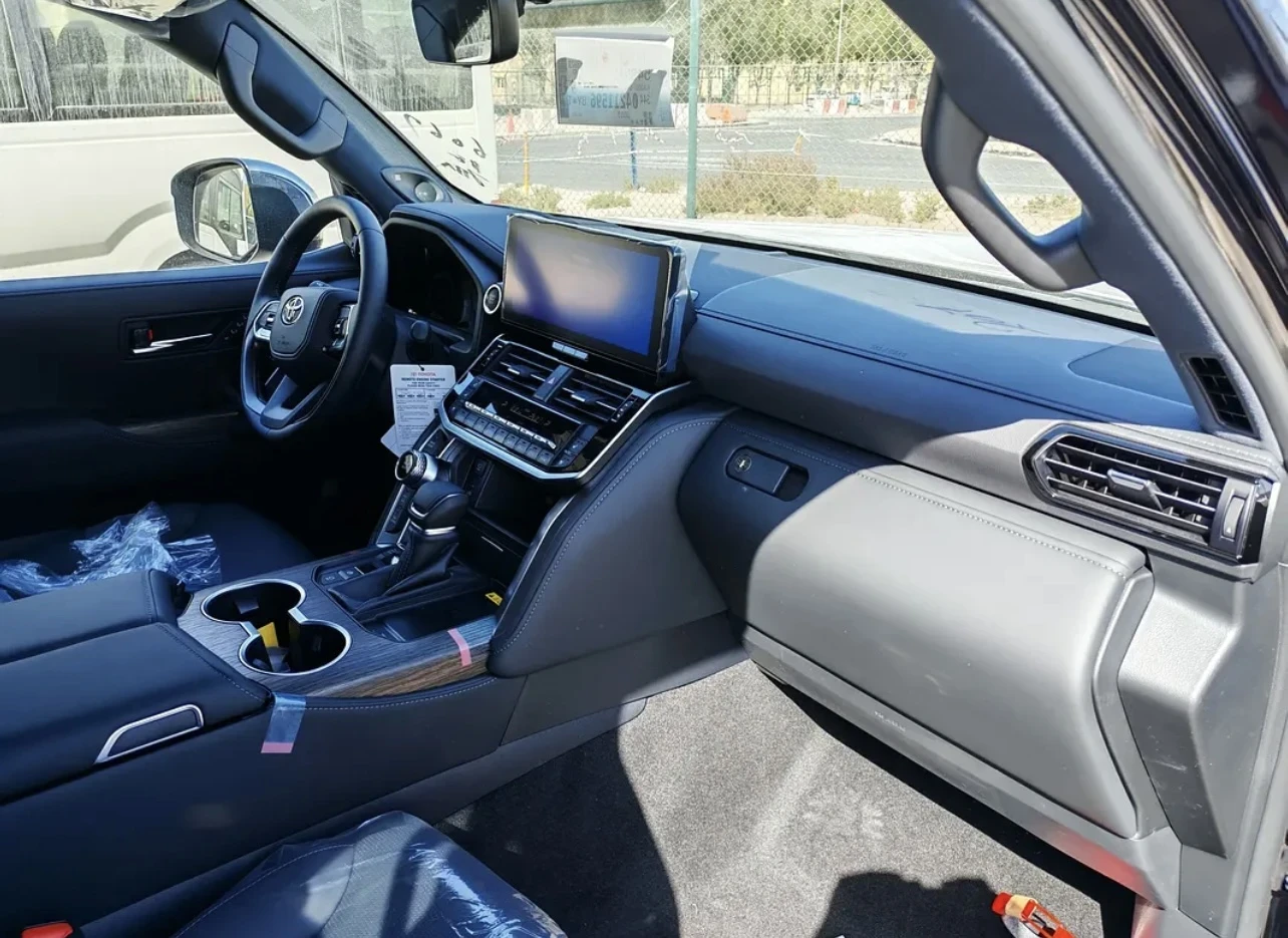 Toyota Land cruiser LC 300 VX-R | FULL OPTIONS | 15KM | Mobile.bg � ����������� 15