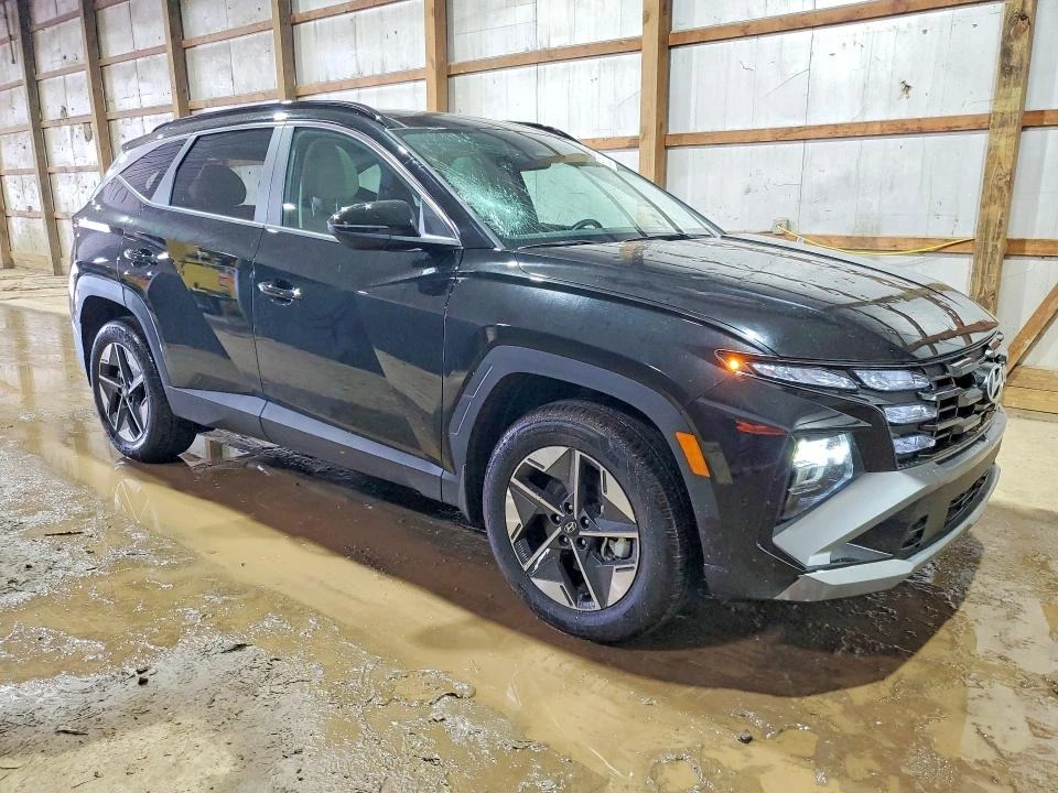 Hyundai Tucson, снимка 4 - Автомобили и джипове - 54760248