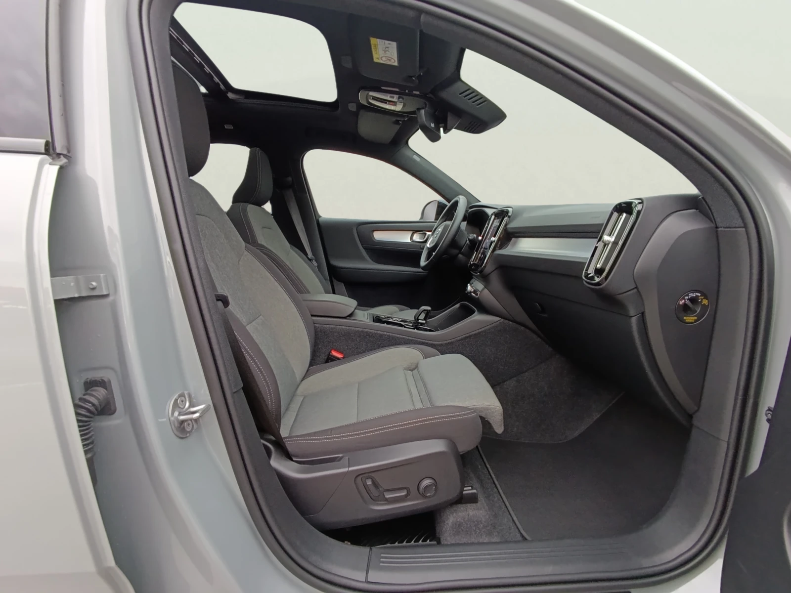 Volvo XC40 2.0 B4, снимка 9 - Автомобили и джипове - 56273959