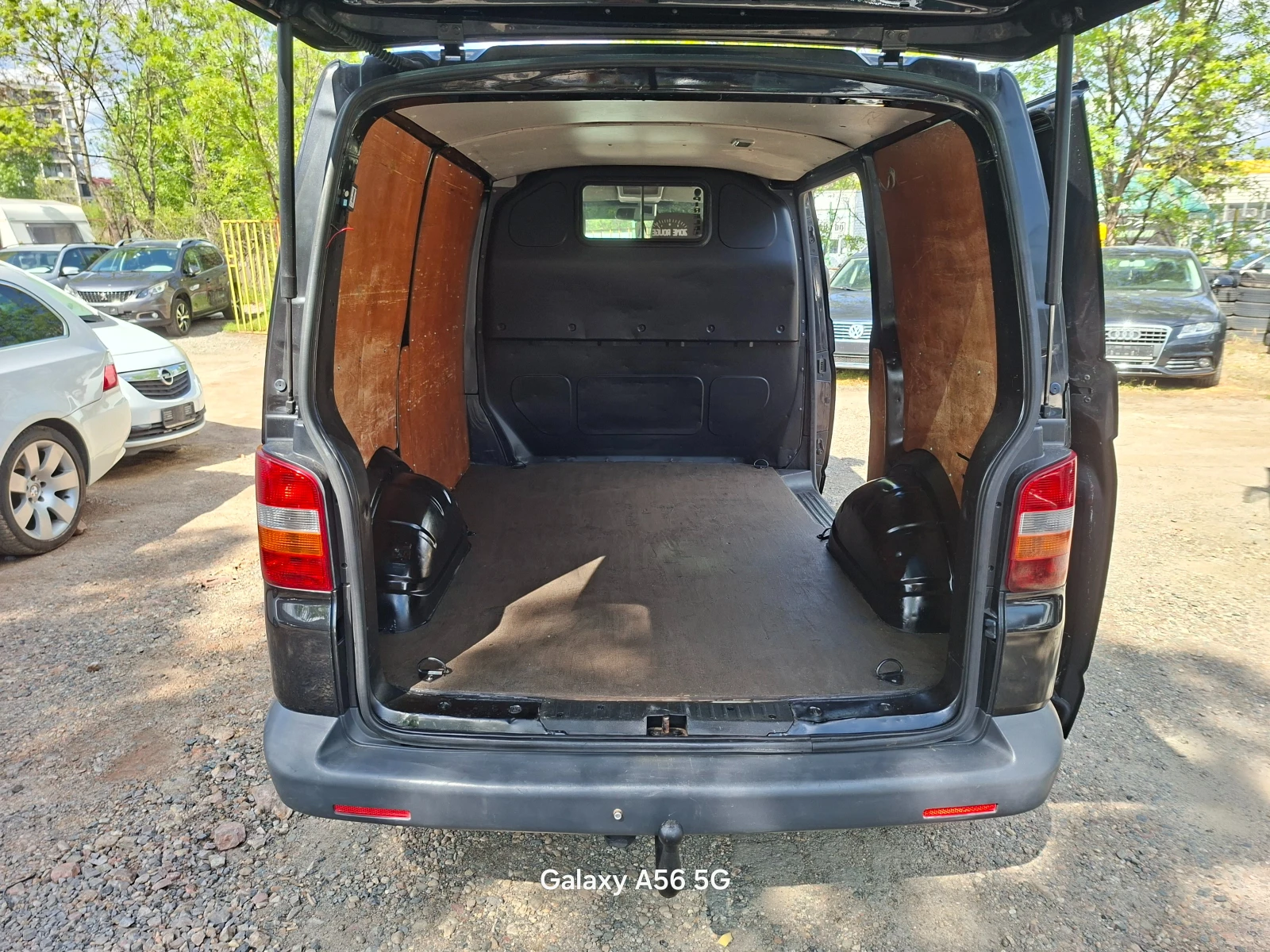 VW T5 1, 9 TDi 102кс., снимка 10 - Бусове и автобуси - 54411798