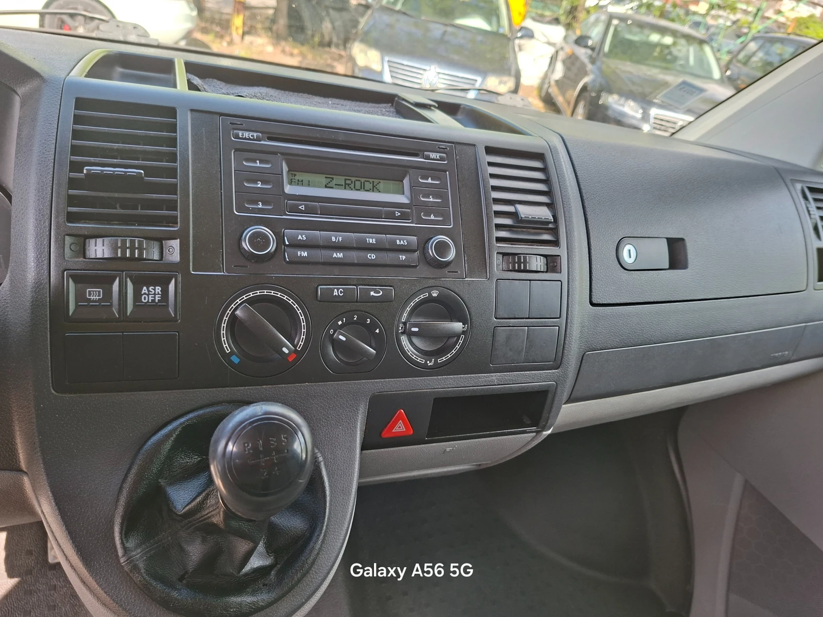 VW T5 1, 9 TDi 102кс., снимка 8 - Бусове и автобуси - 54411798