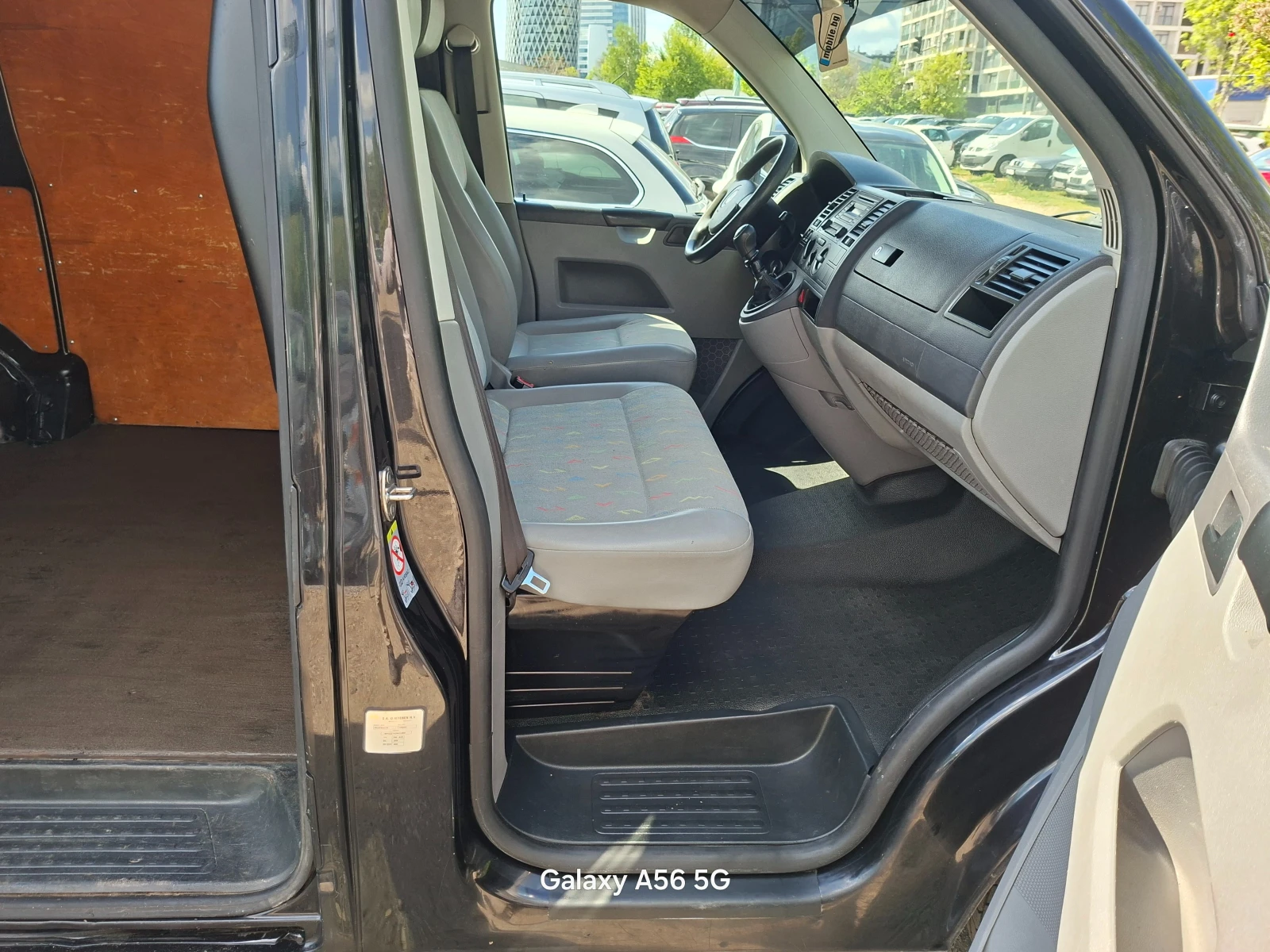 VW T5 1, 9 TDi 102кс., снимка 7 - Бусове и автобуси - 54411798