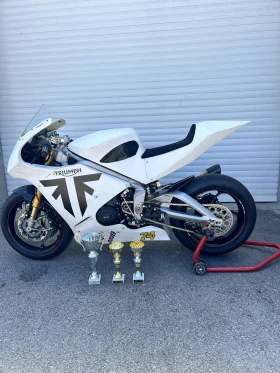 Triumph Daytona 765 Moto2, снимка 2