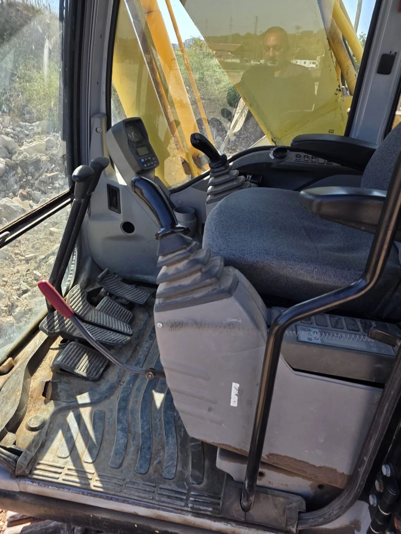 Багер New Holland 22 Тона Kobelco E215 / E215LC, снимка 4 - Индустриална техника - 56379028