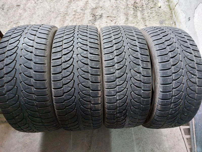 Гуми Зимни 255/50R19, снимка 1 - Гуми и джанти - 36274121