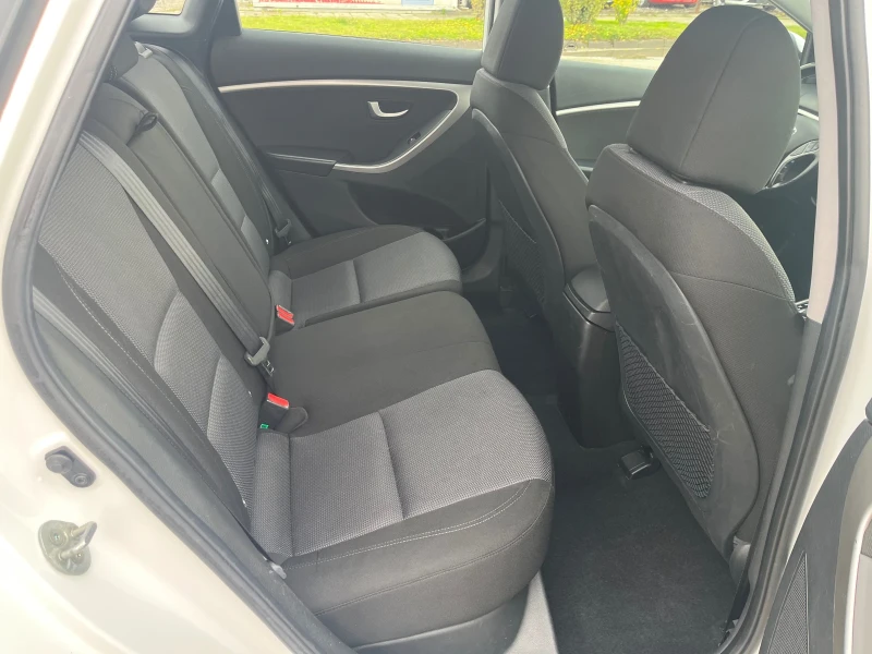 Hyundai I30 1.6D Avtomatik Full, снимка 10 - Автомобили и джипове - 52485759