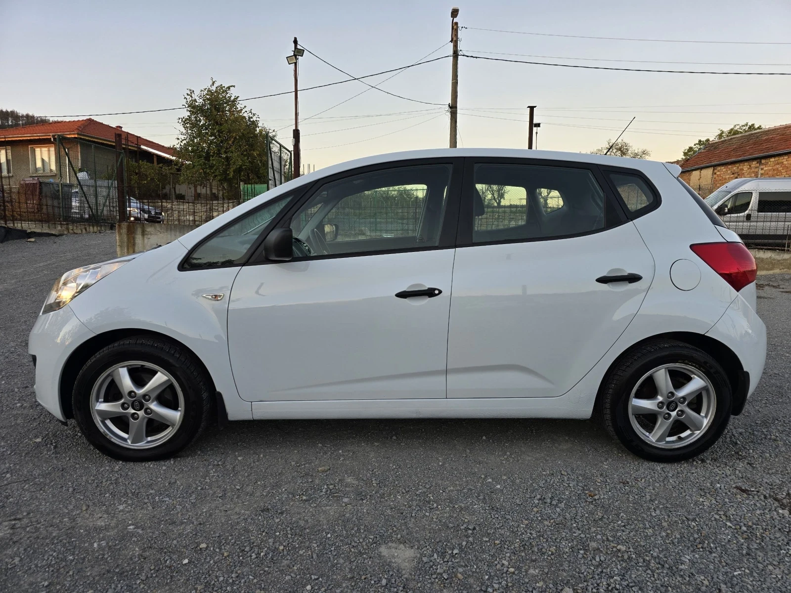 Kia Venga 1.4 CRDI 90 К.С. 6 СКОРОСТИ КЛИМА ЕВРО 5 - изображение 5