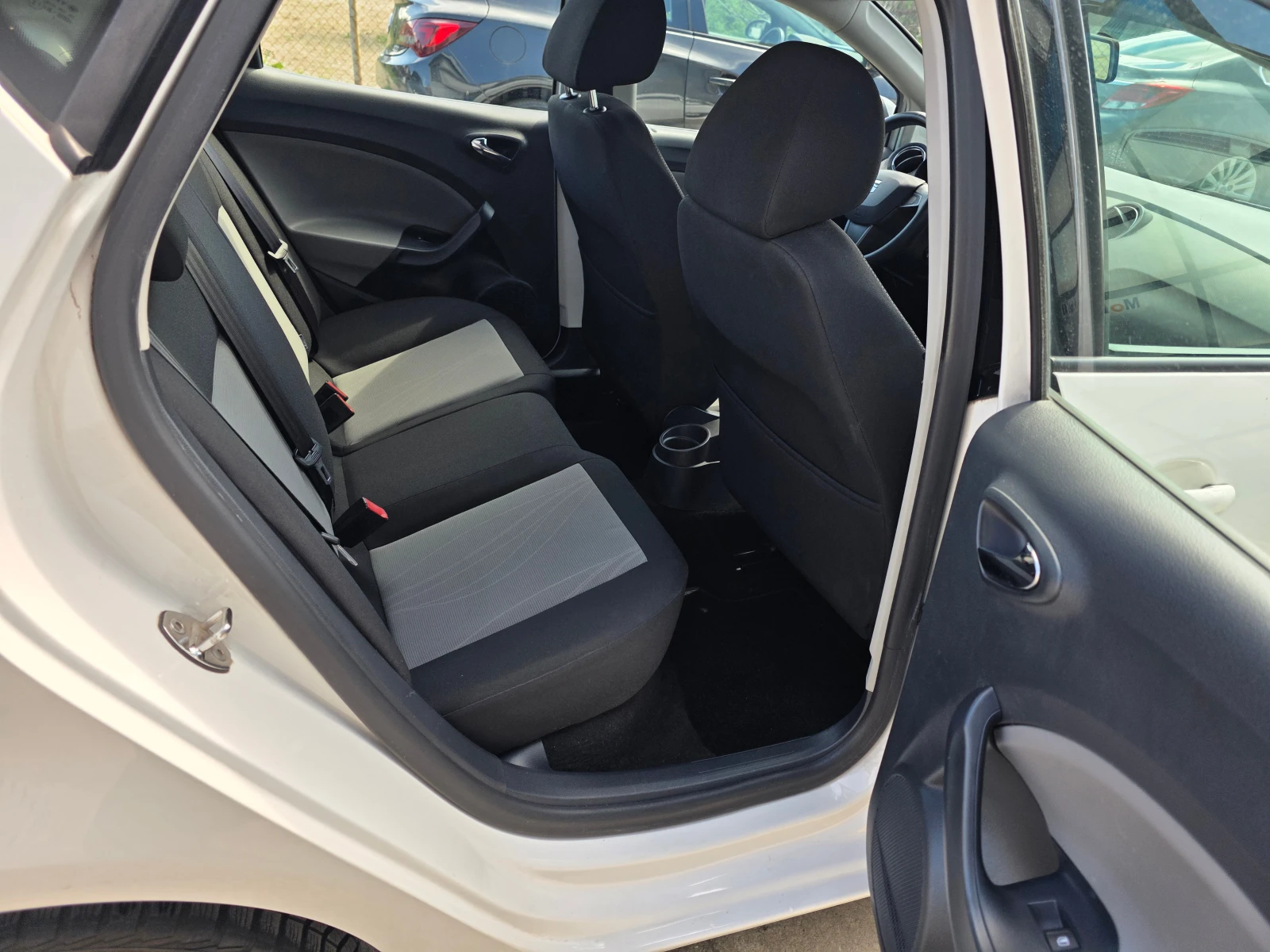 Seat Ibiza 1.6i Bifuel 133000km! EURO5B - изображение 10