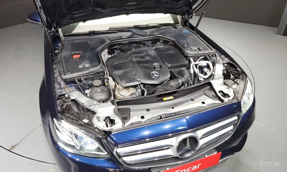 Mercedes-Benz E 220 AVANTGARDE - изображение 5
