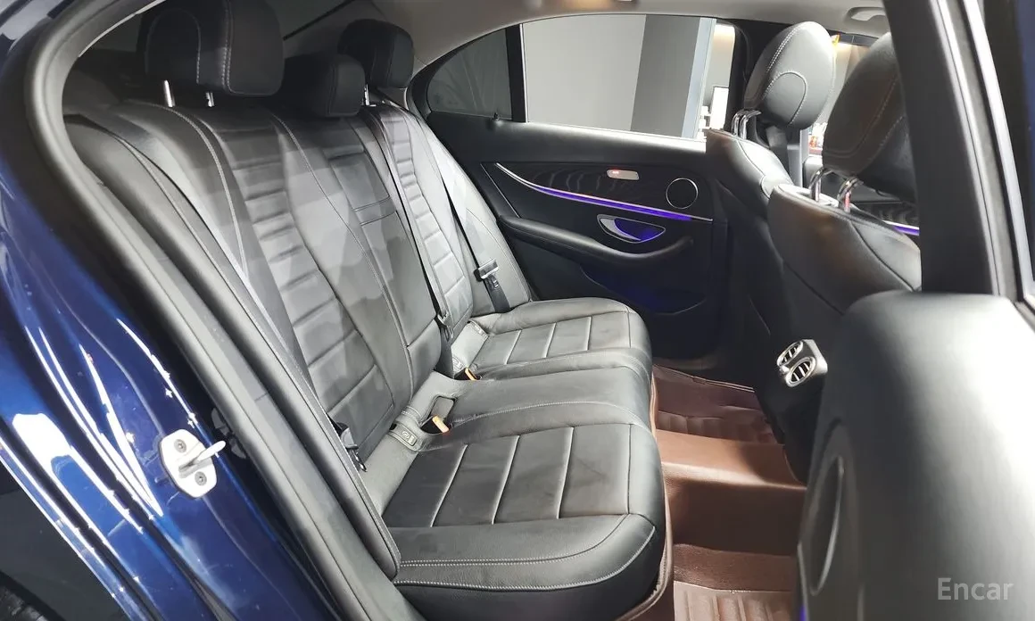 Mercedes-Benz E 220 AVANTGARDE - изображение 10