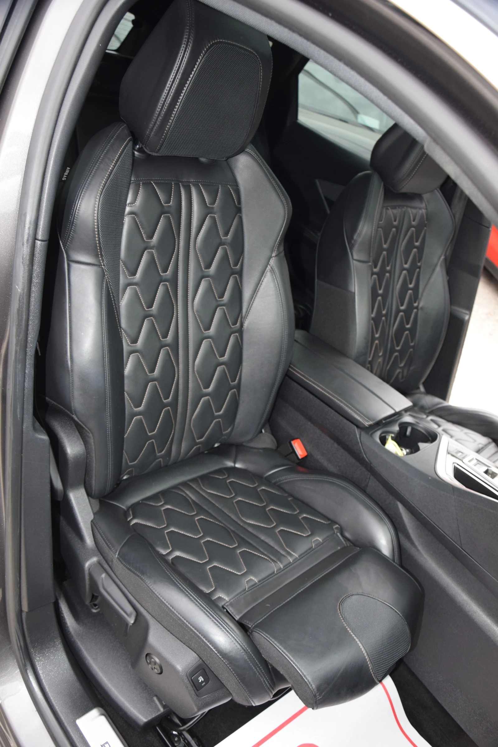 Peugeot 3008 GT line 1.5blue HDI EAT8 - изображение 10