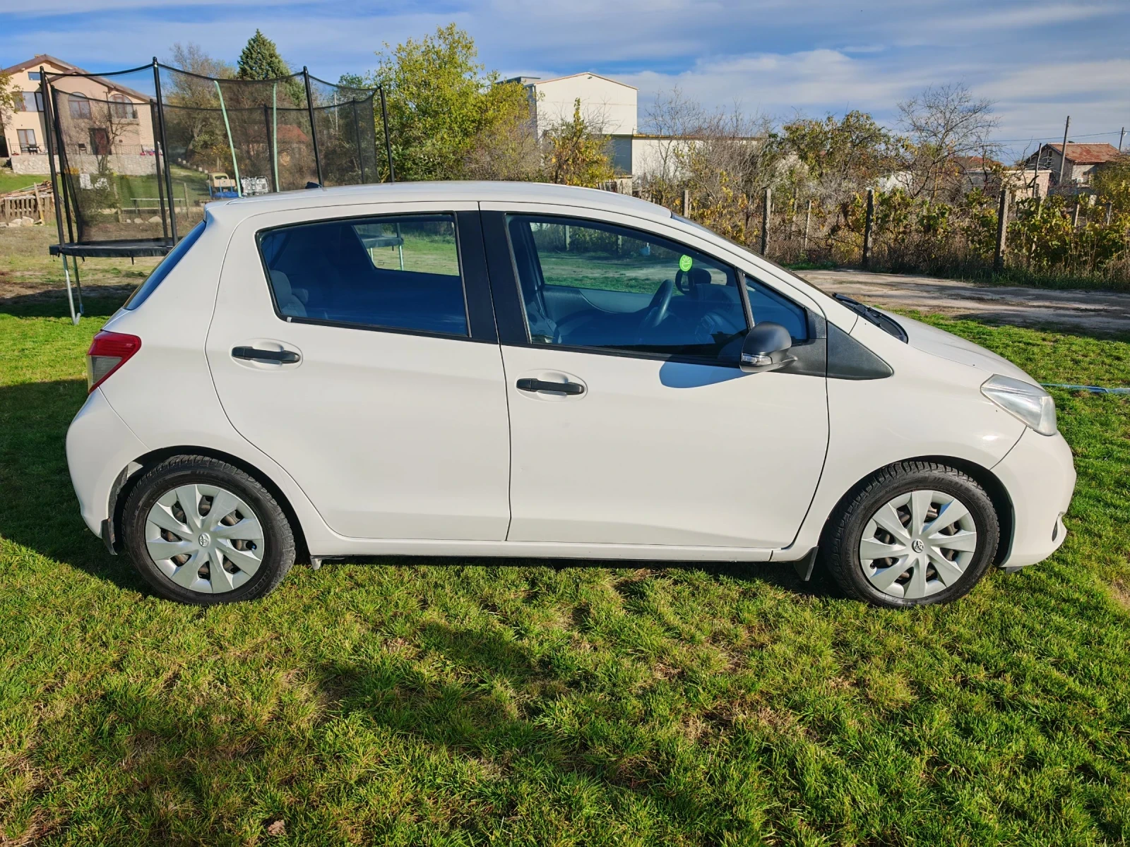 Toyota Yaris Luna - изображение 6