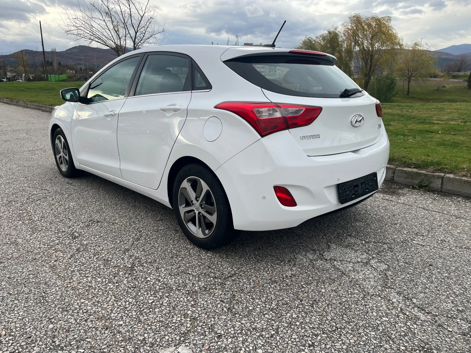 Hyundai I30 1.6D Avtomatik Full - изображение 3